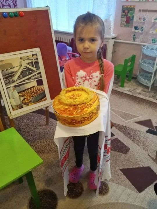 К Международному дню хлеба в школах и детских садах округа прошли тематические мероприятия, во время которых дети узнали много нового о продукте № 1, об истории хлебопечения и о том, почему у нас в народе говорят: «Хлеб -...