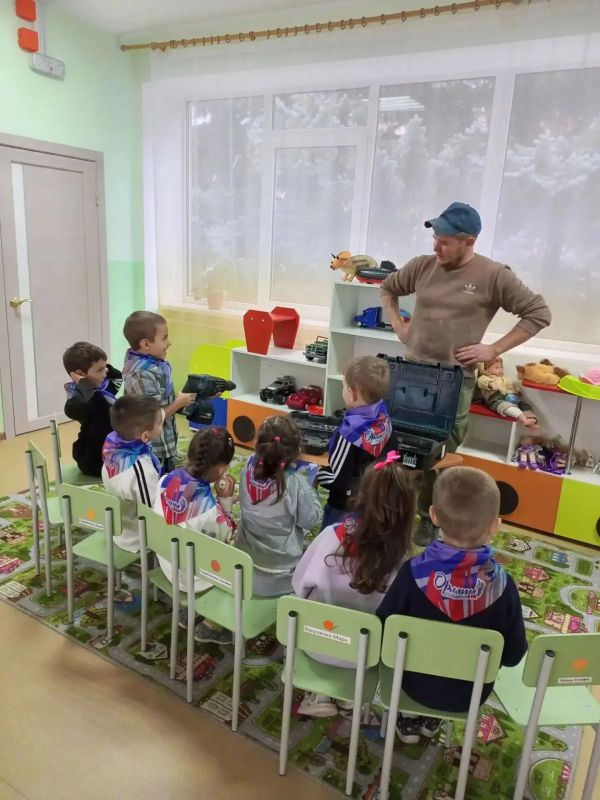В детском саду "Золотой ключик" прошёл День отца, который запомнился ребятам тёплой и дружеской атмосферой В детском саду "Золотой ключик" прошёл День отца, который запомнился ребятам тёплой и дружеской атмосферой