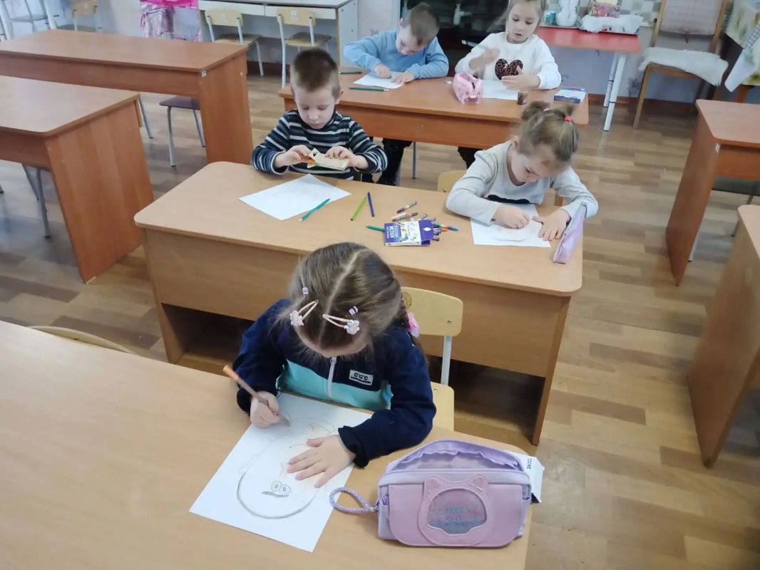 Малыши Ждановки подготовили подарки для своих пап Малыши Ждановки подготовили подарки для своих пап