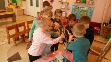 К Международному дню хлеба в школах и детских садах округа прошли тематические мероприятия, во время которых дети узнали много нового о продукте № 1, об истории хлебопечения и о том, почему у нас в народе говорят: «Хлеб -... К Международному дню хлеба в школах и детских садах округа прошли тематические мероприятия, во время которых дети узнали много нового о продукте № 1, об истории хлебопечения и о том, почему у нас в народе говорят: «Хлеб -...