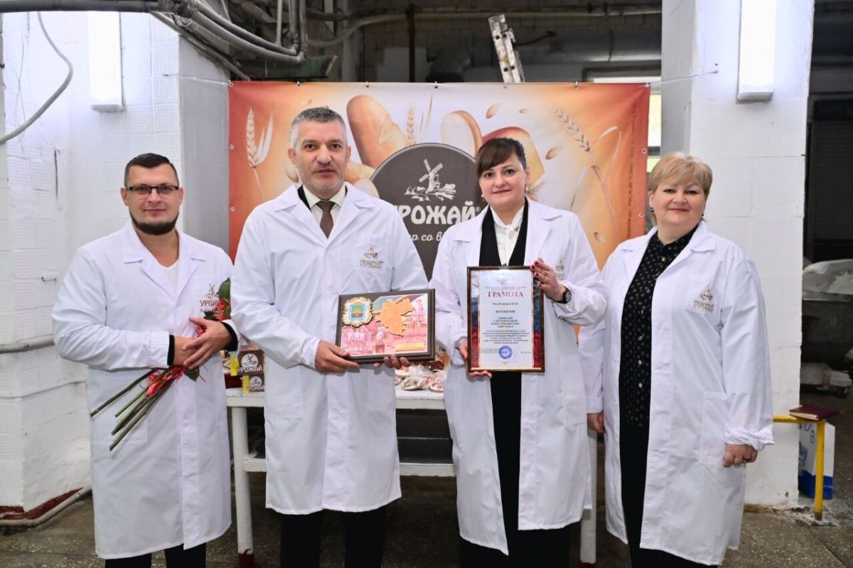В ДНР День хлеба отметили награждением сотрудников старейшего хлебзавода региона