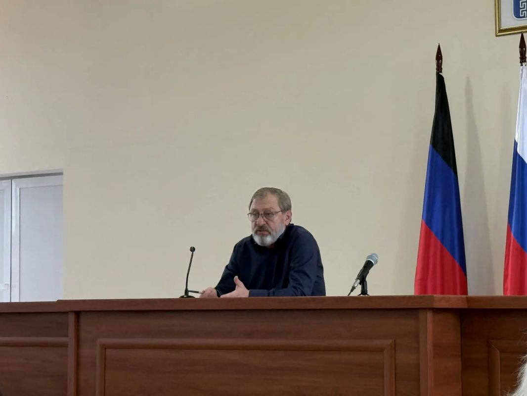 Борис Трима: Провел аппаратное совещание с коллективом администрации Мангушского муниципального округа