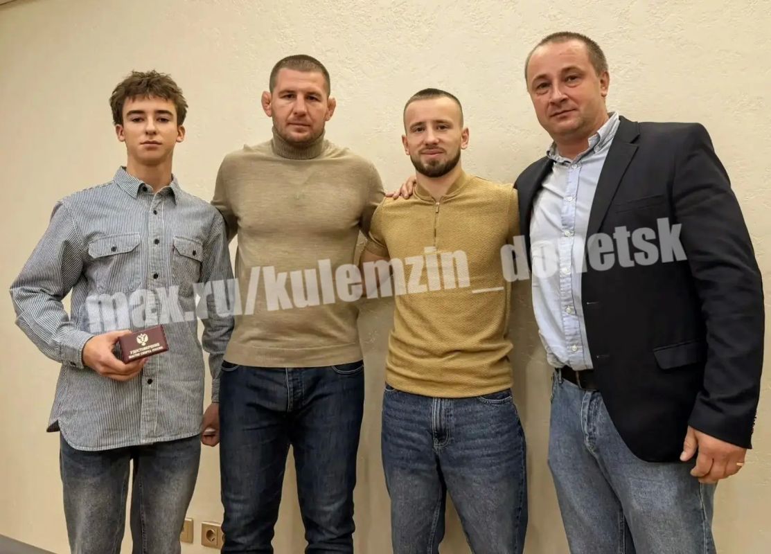 Алексей Кулемзин: Воспитанник спортивной школы № 9 «Кировец», гимнаст Руслан Хрусталёв, удостоен высшего спортивного звания — «Мастер спорта России»! Алексей Кулемзин: Воспитанник спортивной школы № 9 «Кировец», гимнаст Руслан Хрусталёв, удостоен высшего спортивного звания — «Мастер спорта России»!