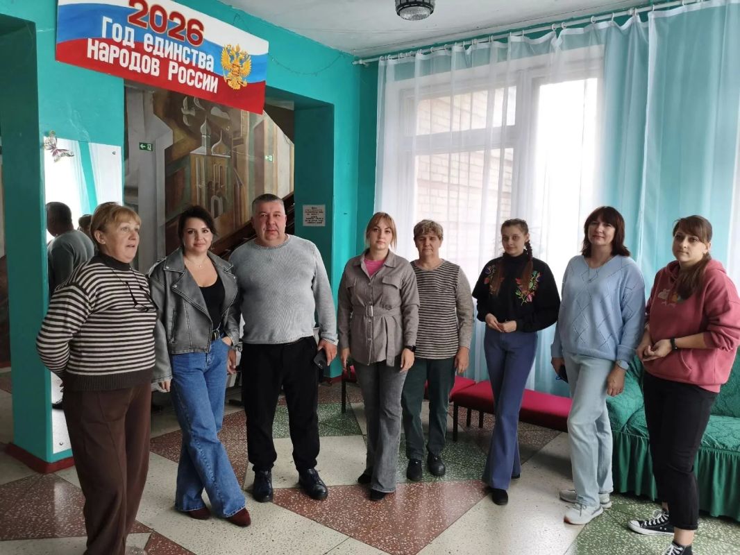 15 октября Роман Грицай, начальник Пелагеевского территориального отдела администрации городского округа Торез, провел встречу с трудовым коллективом МБУ «Клуб «Прогресс» города Тореза»