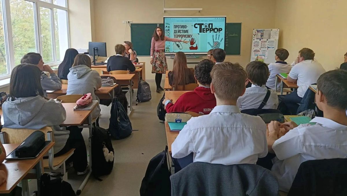 Для мариупольских школьников провели мероприятие по профилактике терроризма и экстремизма Для мариупольских школьников провели мероприятие по профилактике терроризма и экстремизма