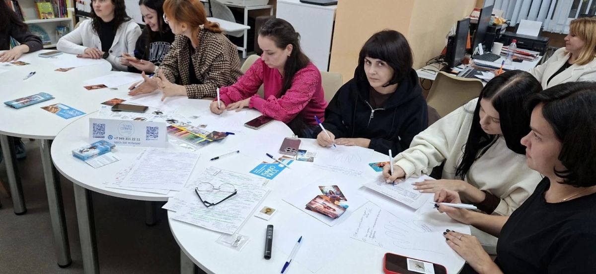 Первая встреча в женском клубе «Круг» по Программе "Нейровстряска" прошла на базе Центральной городской библиотеки Шахтерского муниципального округа Первая встреча в женском клубе «Круг» по Программе "Нейровстряска" прошла на базе Центральной городской библиотеки Шахтерского муниципального округа