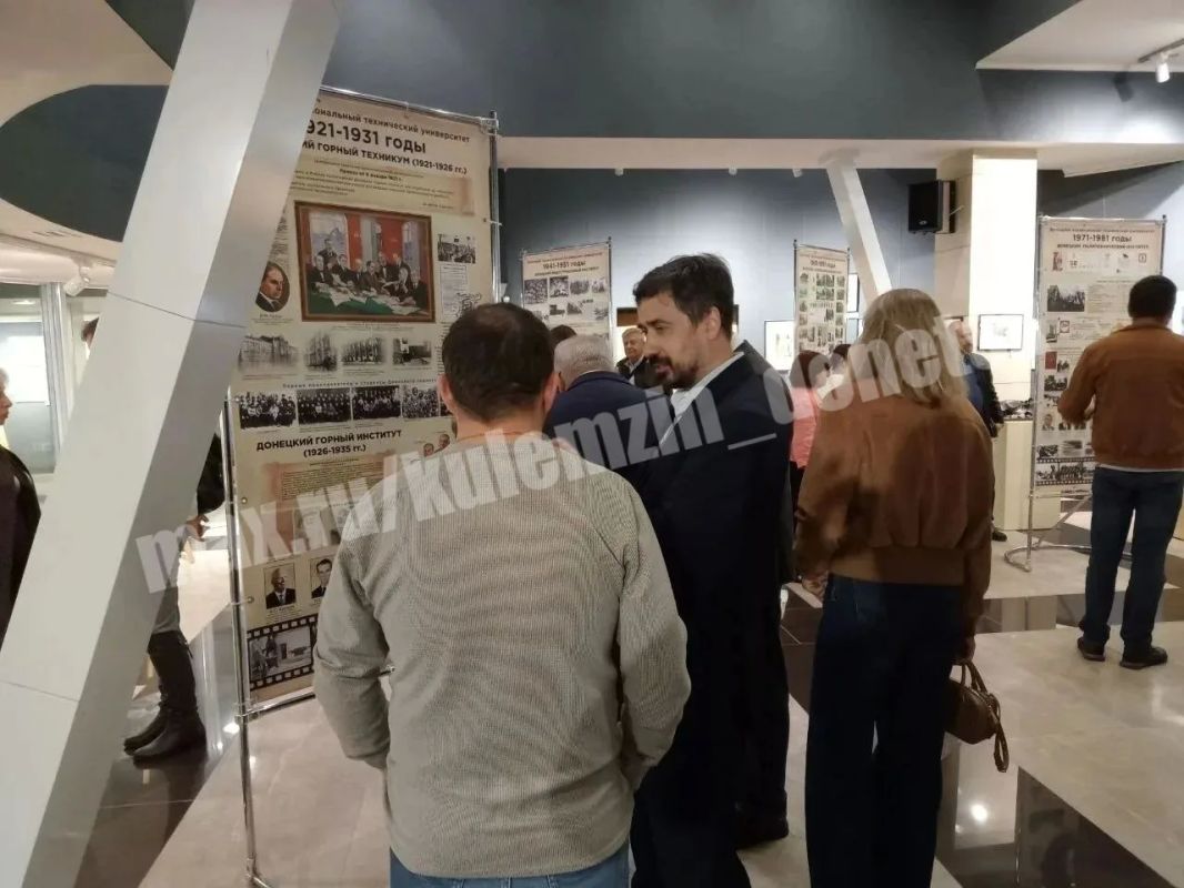 16 октября в художественном музее «Арт-Донбасс» состоялось торжественное открытие тематической выставки «ДонНТУ — инженерное сердце Донбасса», посвященной 100-летию с момента утверждения решения о реорганизации Донецкого... 16 октября в художественном музее «Арт-Донбасс» состоялось торжественное открытие тематической выставки «ДонНТУ — инженерное сердце Донбасса», посвященной 100-летию с момента утверждения решения о реорганизации Донецкого...