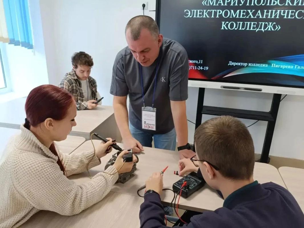 Старшеклассники средней школы №7 встретились с представителями Мариупольского электромеханического колледжа Старшеклассники средней школы №7 встретились с представителями Мариупольского электромеханического колледжа