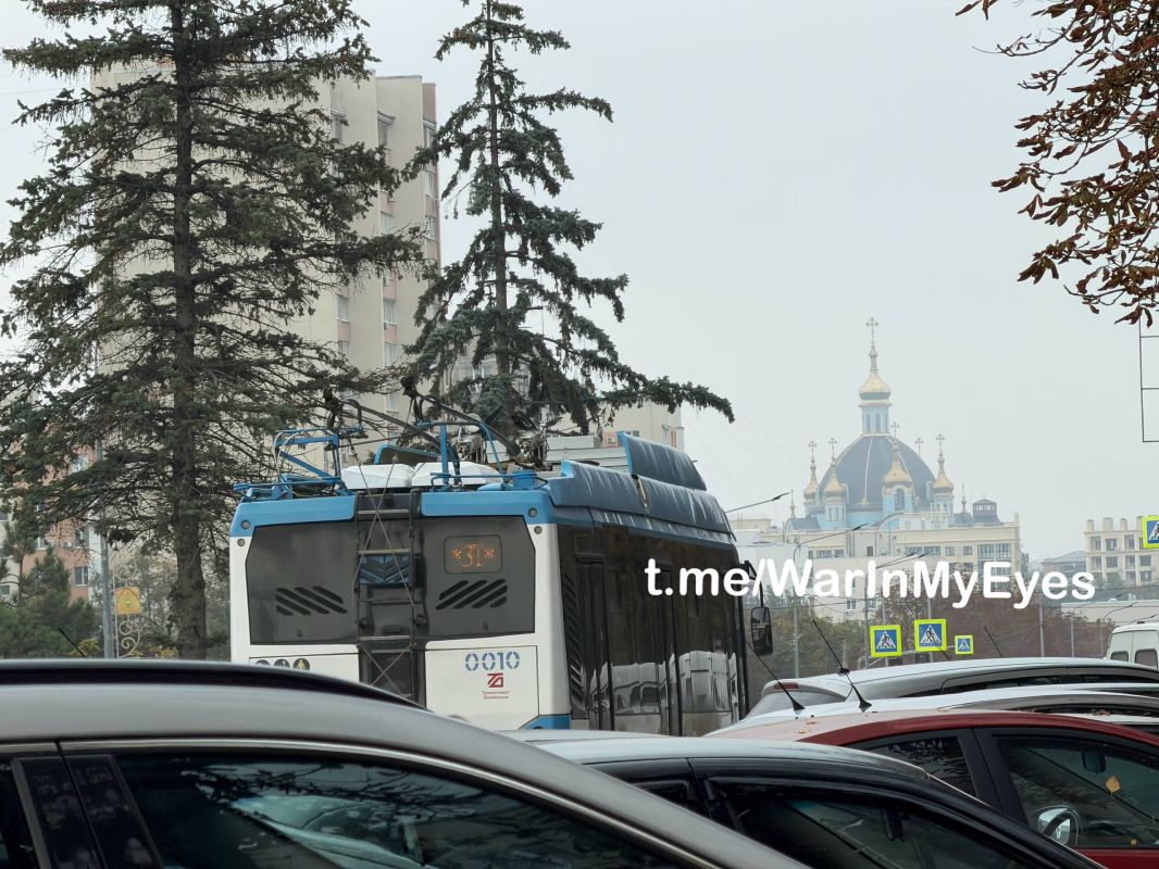 Мариуполь, наши дни.. @WarInMyEyes Мариуполь, наши дни.. @WarInMyEyes