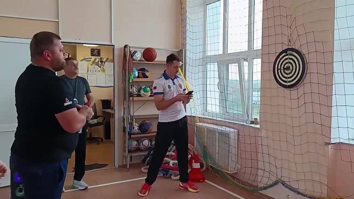 «Папа — сила, папа — класс!»: спортивный праздник ко Дню отца