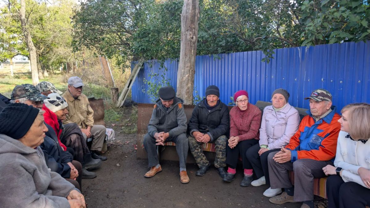 Сегодня заместитель главы Администрации Володарского муниципального округа Полтарак В.В. провела встречу с жителями с. Садовое