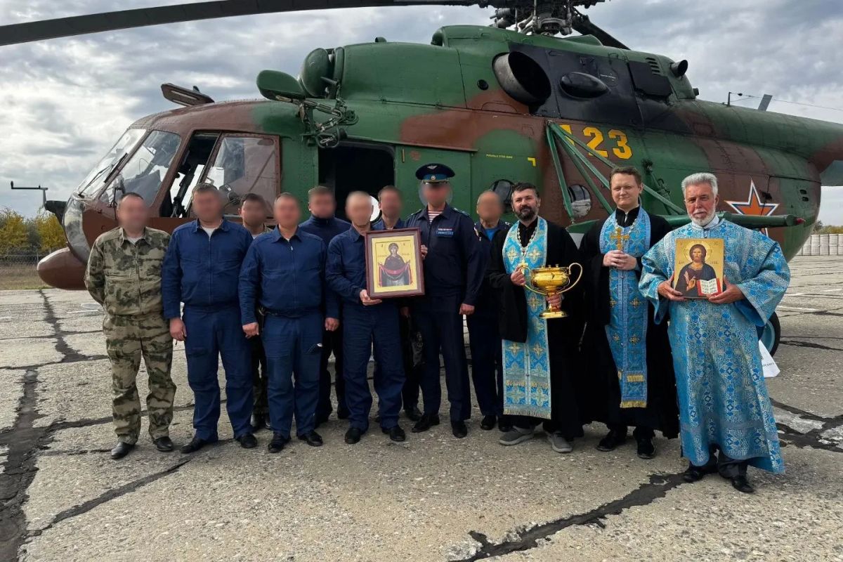 В Саратовской области военнослужащие летной эскадрильи Приволжского ордена Жукова округа войск национальной гвардии Российской Федерации совершили воздушный крестный ход В Саратовской области военнослужащие летной эскадрильи Приволжского ордена Жукова округа войск национальной гвардии Российской Федерации совершили воздушный крестный ход