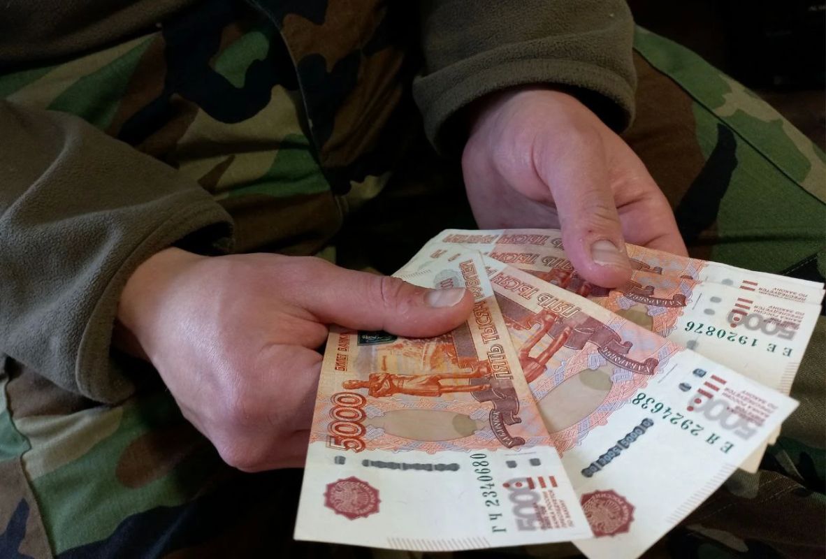 Обманывали участников СВО: в ДНР и еще трех российских регионах задержали 13 аферистов