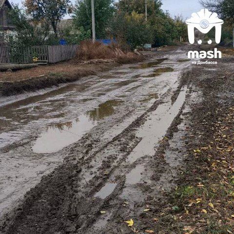 Шоу с исчезновением из Старобешевского округа — грязь дорога на этих фото засыпана асфальтовой крошкой, утверждают чиновники Шоу с исчезновением из Старобешевского округа — грязь дорога на этих фото засыпана асфальтовой крошкой, утверждают чиновники