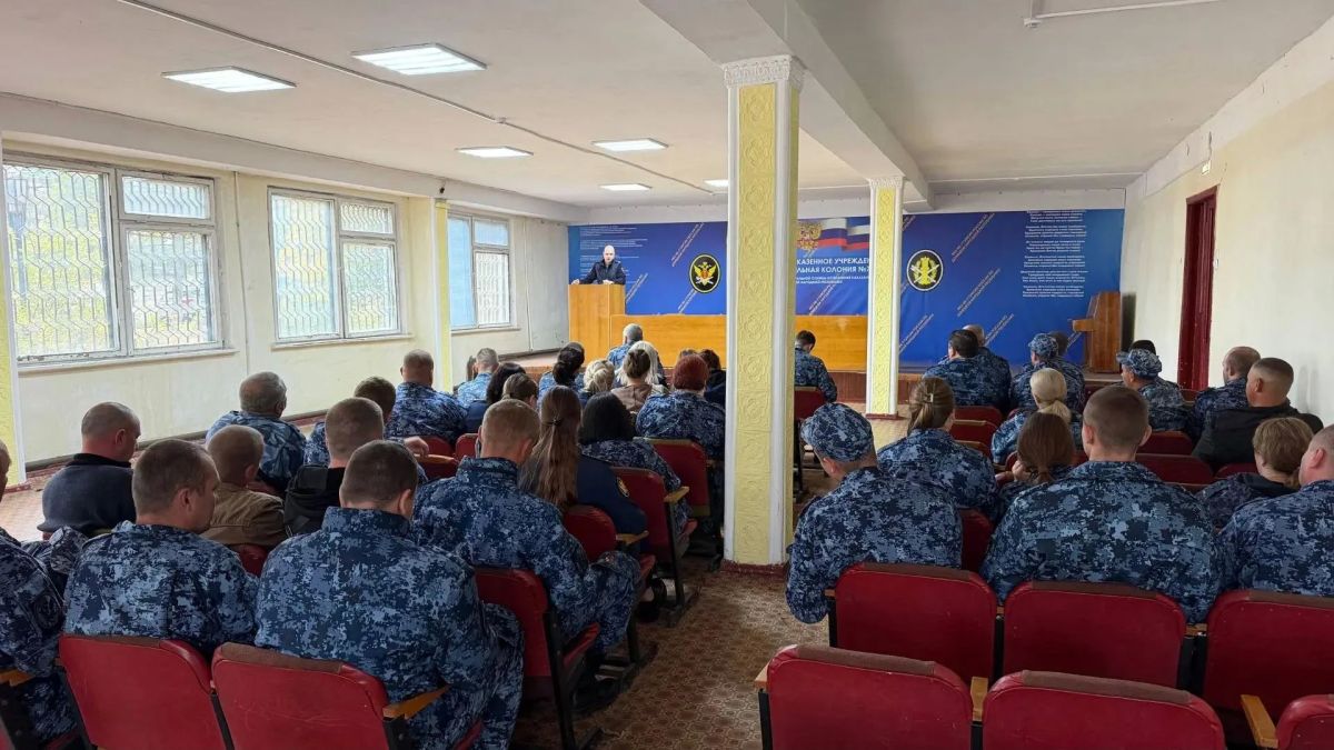 В Торезе полицейские рассказали сотрудникам исправительного учреждения о защите от IT-мошенников
