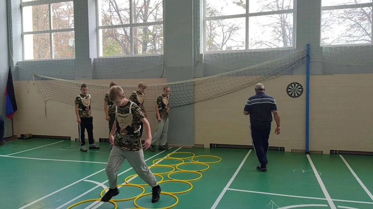 ЗАБЕГ ГЕРОЕВ !!!. 16.10.2026 в ГБОУ' " Волновахская школа 6" состоялось по-настоящему яркое и масштабное событие — долгожданный «ЗАБЕГ ГЕРОЕВ»!!! Главным судьей соревнований выступил представитель регионального штаба РО... ЗАБЕГ ГЕРОЕВ !!!. 16.10.2026 в ГБОУ' " Волновахская школа 6" состоялось по-настоящему яркое и масштабное событие — долгожданный «ЗАБЕГ ГЕРОЕВ»!!! Главным судьей соревнований выступил представитель регионального штаба РО...