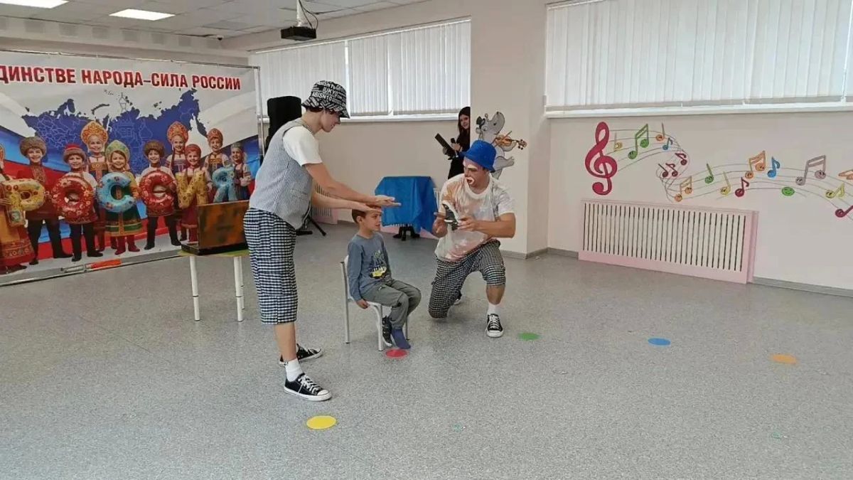 Коллективы ДК «Чайка» порадовали дошколят веселой программой Коллективы ДК «Чайка» порадовали дошколят веселой программой