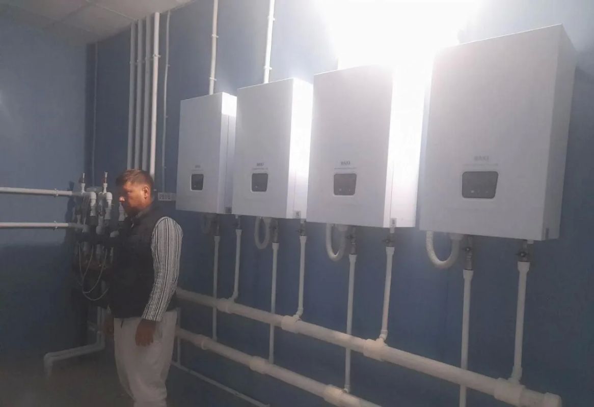 Хабаровчане выполнили монтаж электротехнического оборудования в физкультурно-оздоровительном комплексе Дебальцево Хабаровчане выполнили монтаж электротехнического оборудования в физкультурно-оздоровительном комплексе Дебальцево