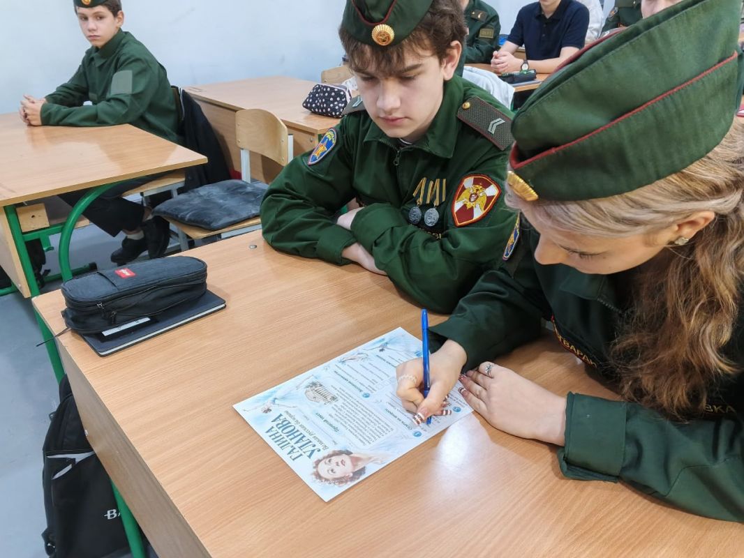 В школах Ждановки вновь прошли «Разговоры о важном» В школах Ждановки вновь прошли «Разговоры о важном»