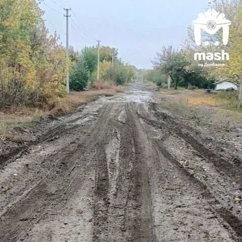 Шоу с исчезновением из Старобешевского округа — грязь дорога на этих фото засыпана асфальтовой крошкой, утверждают чиновники Шоу с исчезновением из Старобешевского округа — грязь дорога на этих фото засыпана асфальтовой крошкой, утверждают чиновники