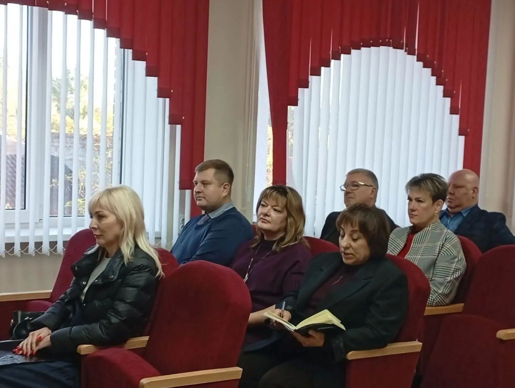 Николай Руппель: Провел очередное аппаратное совещание, которое сегодня прошло при участии заместителя министра строительства и ЖКХ Челябинской области Сергея Зырянова Николай Руппель: Провел очередное аппаратное совещание, которое сегодня прошло при участии заместителя министра строительства и ЖКХ Челябинской области Сергея Зырянова