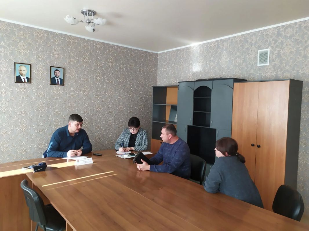 19 октября 2026 года, Глава муниципального образования городской округ Торез Артем Чесноков провел прием населения по личным вопросам 19 октября 2026 года, Глава муниципального образования городской округ Торез Артем Чесноков провел прием населения по личным вопросам