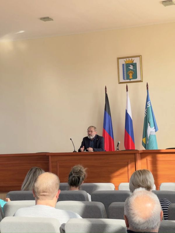 Секретарь Мангушского местного отделения «Единой России» Борис Трима провёл совещание