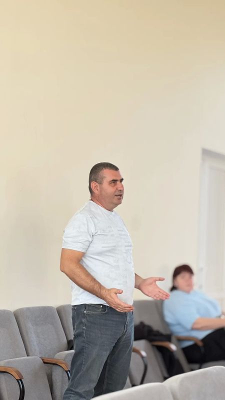 Секретарь Мангушского местного отделения «Единой России» Борис Трима провёл совещание Секретарь Мангушского местного отделения «Единой России» Борис Трима провёл совещание