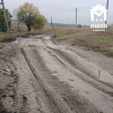 Шоу с исчезновением из Старобешевского округа — грязь дорога на этих фото засыпана асфальтовой крошкой, утверждают чиновники Шоу с исчезновением из Старобешевского округа — грязь дорога на этих фото засыпана асфальтовой крошкой, утверждают чиновники