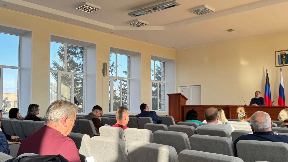 Секретарь Мангушского местного отделения «Единой России» Борис Трима провёл совещание Секретарь Мангушского местного отделения «Единой России» Борис Трима провёл совещание