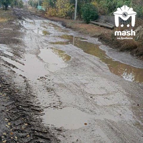Шоу с исчезновением из Старобешевского округа — грязь дорога на этих фото засыпана асфальтовой крошкой, утверждают чиновники Шоу с исчезновением из Старобешевского округа — грязь дорога на этих фото засыпана асфальтовой крошкой, утверждают чиновники