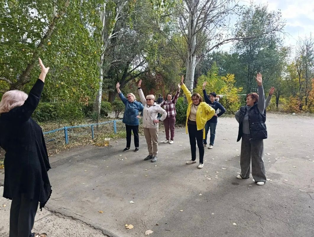 Формирование здорового образа жизни: в Донецке прошла оздоровительная зарядка для граждан старшего возраста Формирование здорового образа жизни: в Донецке прошла оздоровительная зарядка для граждан старшего возраста