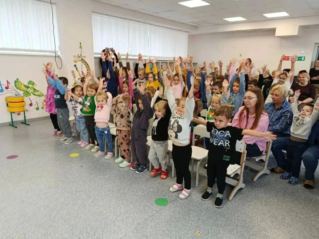 Коллективы ДК «Чайка» порадовали дошколят веселой программой Коллективы ДК «Чайка» порадовали дошколят веселой программой