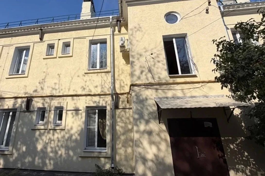 Дом 1950-х годов постройки восстановили на улице Амосова в Мариуполе