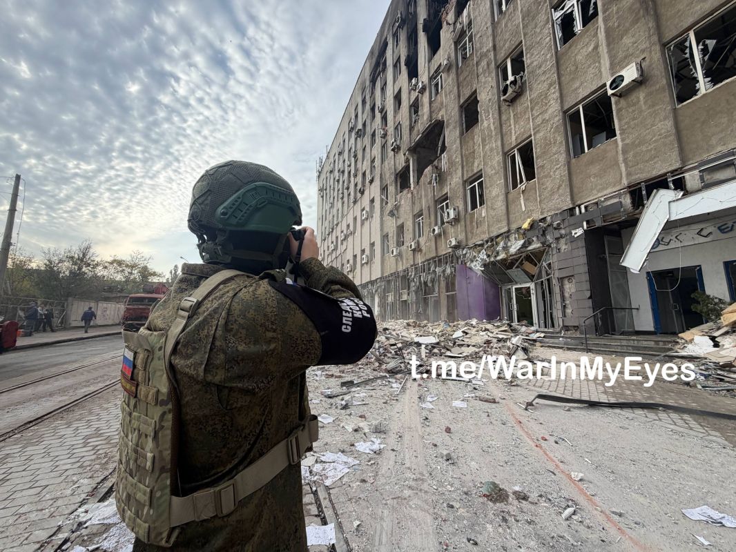 Последствия обстрела Ворошиловского района Донецка сегодня ночью Последствия обстрела Ворошиловского района Донецка сегодня ночью