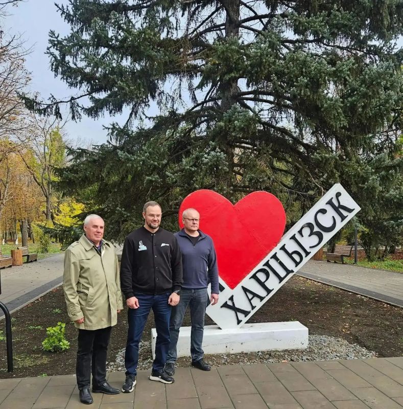 Представители Нижегородской области замгубернатора Сергей Морозов и зампред правительства региона Анатолий Молев проинспектировали ход восстановительных работ в подшефных городах - Харцызске и Иловайске Представители Нижегородской области замгубернатора Сергей Морозов и зампред правительства региона Анатолий Молев проинспектировали ход восстановительных работ в подшефных городах - Харцызске и Иловайске