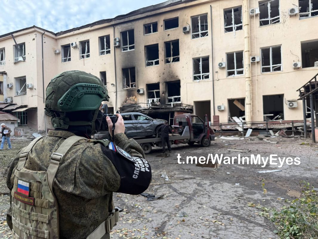 Последствия обстрела Ворошиловского района Донецка сегодня ночью Последствия обстрела Ворошиловского района Донецка сегодня ночью