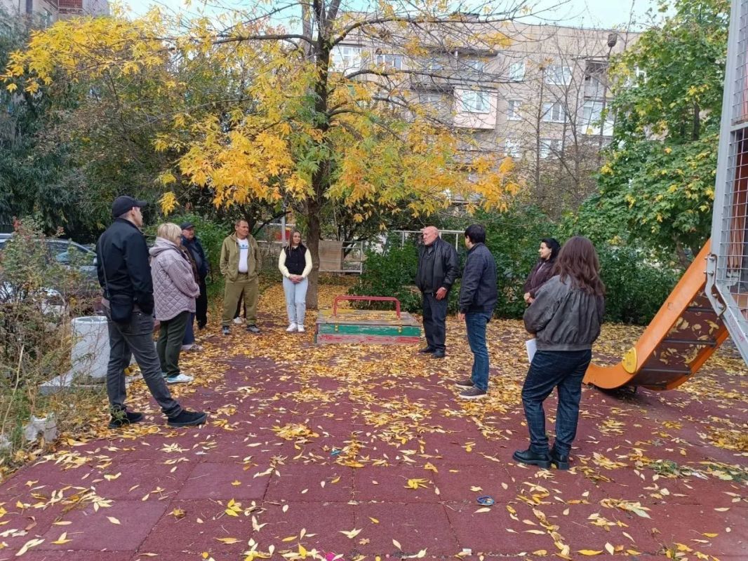 Заместитель главы администрации Шахтерского муниципального округа встретился с жителями города Ждановка Заместитель главы администрации Шахтерского муниципального округа встретился с жителями города Ждановка