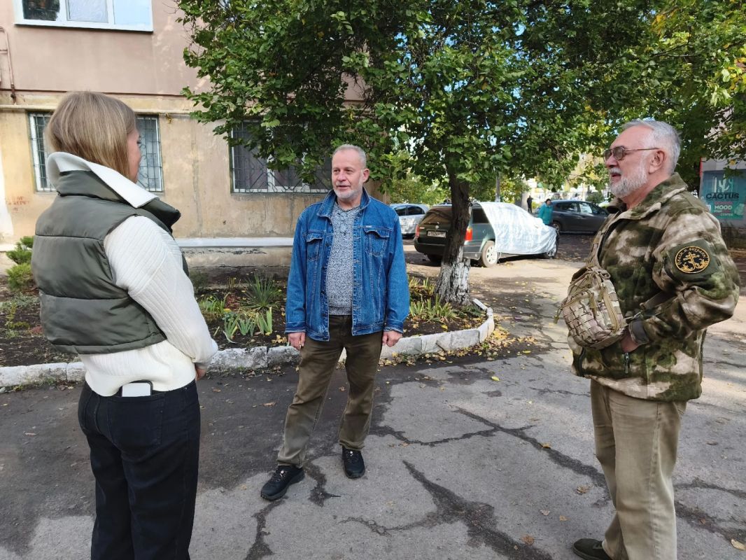 Сегодня, 20 октября, по инициативе Главы ДНР Дениса Пушилина, спикер-активист, заместитель председателя Общественного совета муниципального образования г.о. Макеевка Павел Шакулин провел встречу с жителями Кировского района...