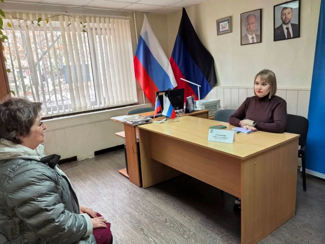 Личный приём граждан. В общественной приёмной партии "Единая Россия" в городе Снежное прошёл приём граждан депутатом фракции партии "Единая Россия" Снежнянского городского совета Соловьевой Инны Александровны
