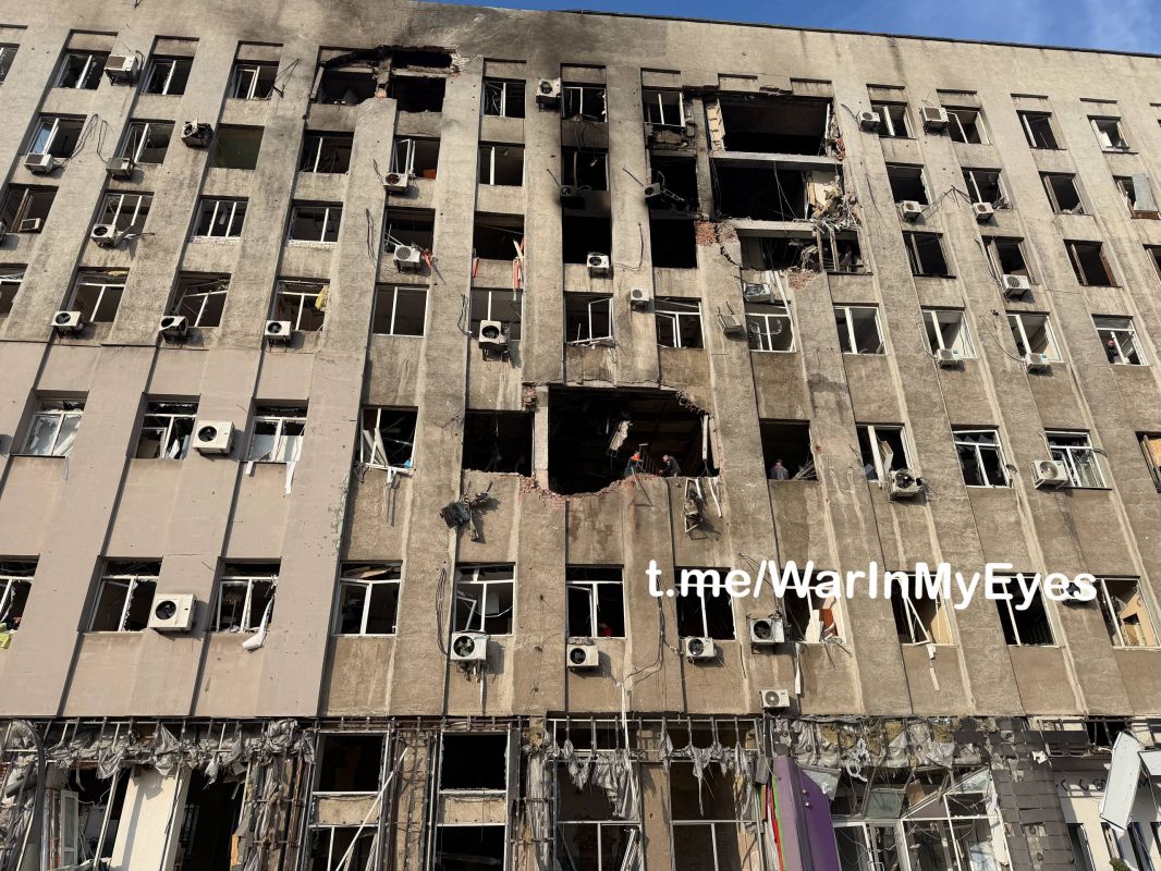 Последствия обстрела Ворошиловского района Донецка сегодня ночью Последствия обстрела Ворошиловского района Донецка сегодня ночью