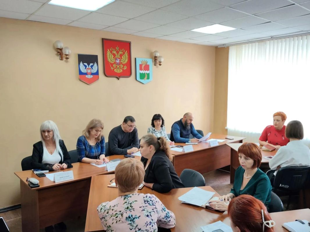 Игорь Лызов: На еженедельном аппаратном совещании с начальниками управлений, отделов, секторов администрации округа и руководителями учреждений рассмотрели ряд вопросов, среди которых начальник Успенского территориального... Игорь Лызов: На еженедельном аппаратном совещании с начальниками управлений, отделов, секторов администрации округа и руководителями учреждений рассмотрели ряд вопросов, среди которых начальник Успенского территориального...