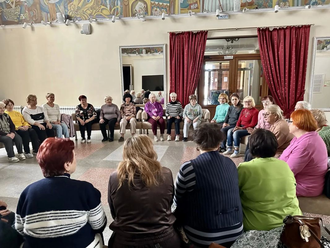 В ритме творчества – так проходят будни участников «Старшего поколения»