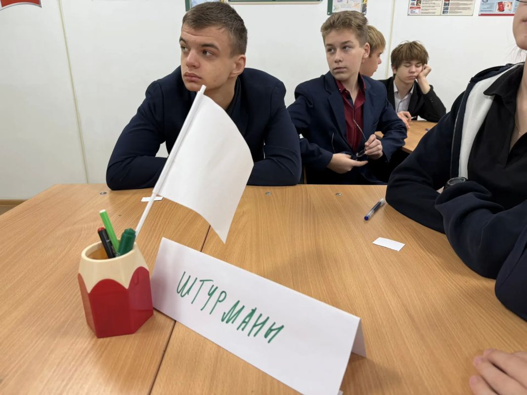 20 октября 2026 года в рамках Республиканской акции «Учиться в Донбассе», инициированной Главой ДНР Денисом Пушилиным, в ГБОУ «Тельмановская гимназия Тельмановского м.о.» педагог - психолог совместно с социальным педагогом в... 20 октября 2026 года в рамках Республиканской акции «Учиться в Донбассе», инициированной Главой ДНР Денисом Пушилиным, в ГБОУ «Тельмановская гимназия Тельмановского м.о.» педагог - психолог совместно с социальным педагогом в...
