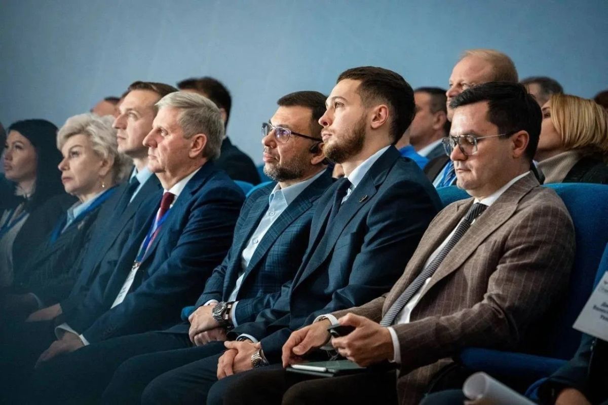 Игорь Мартынов: На стратегической сессии по формированию Стратегии социально-экономического развития Донецкой Народной Республики до 2042 года представил направление «Цифровой регион» — отдельный и, считаю, один из базовых...