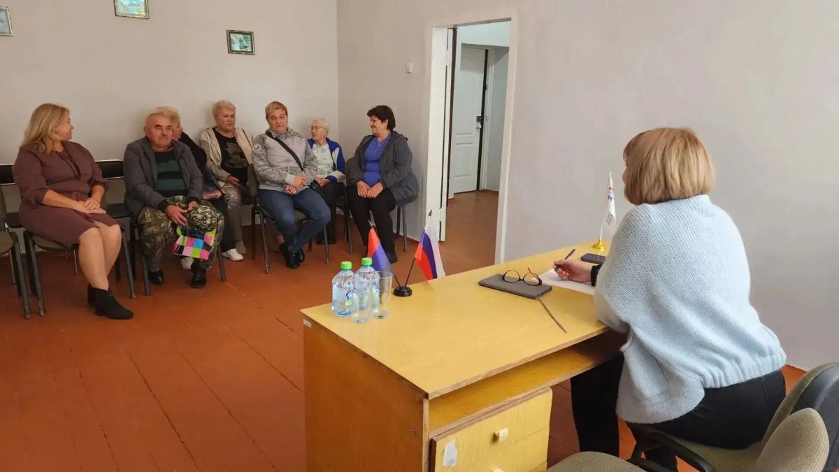 В селе Петровское состоялась встреча с населением В селе Петровское состоялась встреча с населением