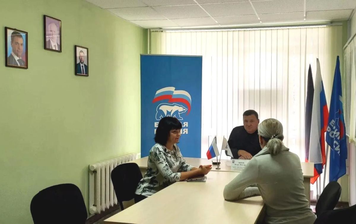 Игорь Лызов: Провел прием в общественной приемной Амвросиевского местного отделения Партии "Единая Россия"