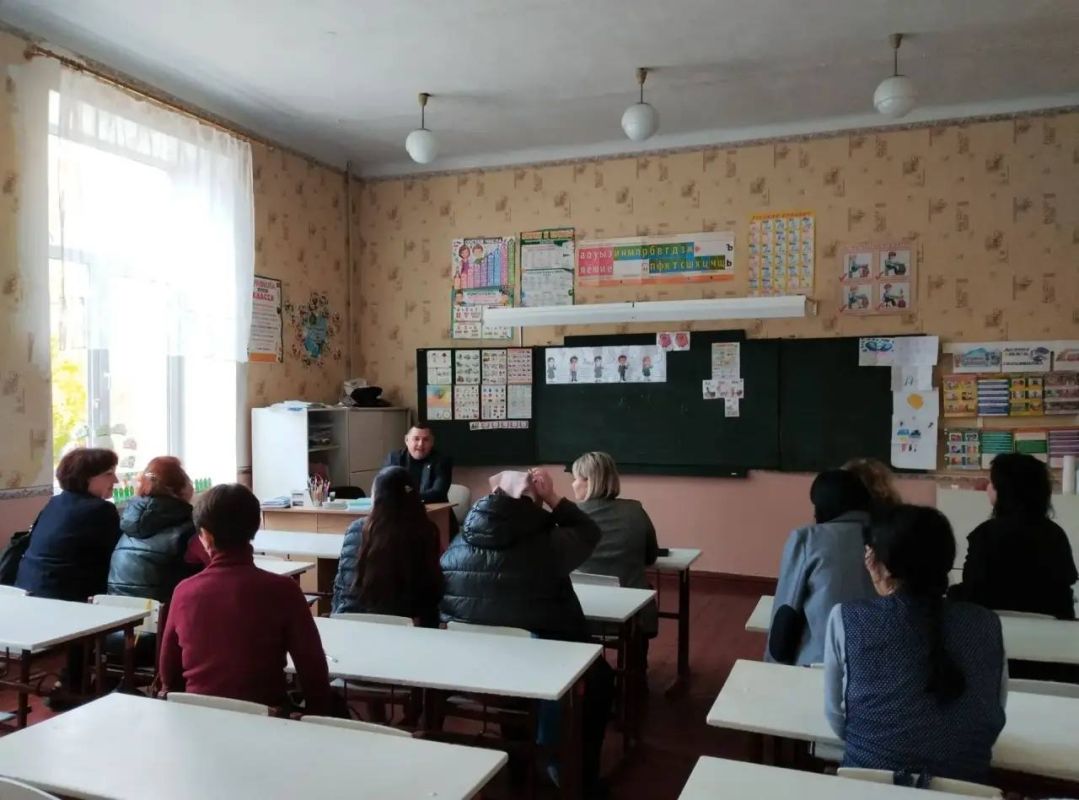 Сегодня, 20 октября, с целью реализации проекта "Управдом" в Червоногвардейском районе первый заместитель руководителя Управы Червоногвардейского внутригородского района Администрации городского округа Макеевка Антон... Сегодня, 20 октября, с целью реализации проекта "Управдом" в Червоногвардейском районе первый заместитель руководителя Управы Червоногвардейского внутригородского района Администрации городского округа Макеевка Антон...