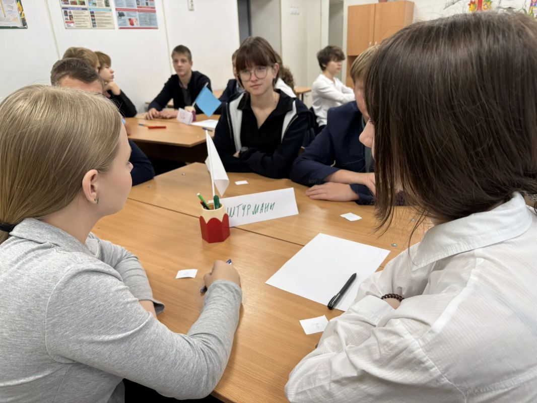 20 октября 2026 года в рамках Республиканской акции «Учиться в Донбассе», инициированной Главой ДНР Денисом Пушилиным, в ГБОУ «Тельмановская гимназия Тельмановского м.о.» педагог - психолог совместно с социальным педагогом в... 20 октября 2026 года в рамках Республиканской акции «Учиться в Донбассе», инициированной Главой ДНР Денисом Пушилиным, в ГБОУ «Тельмановская гимназия Тельмановского м.о.» педагог - психолог совместно с социальным педагогом в...