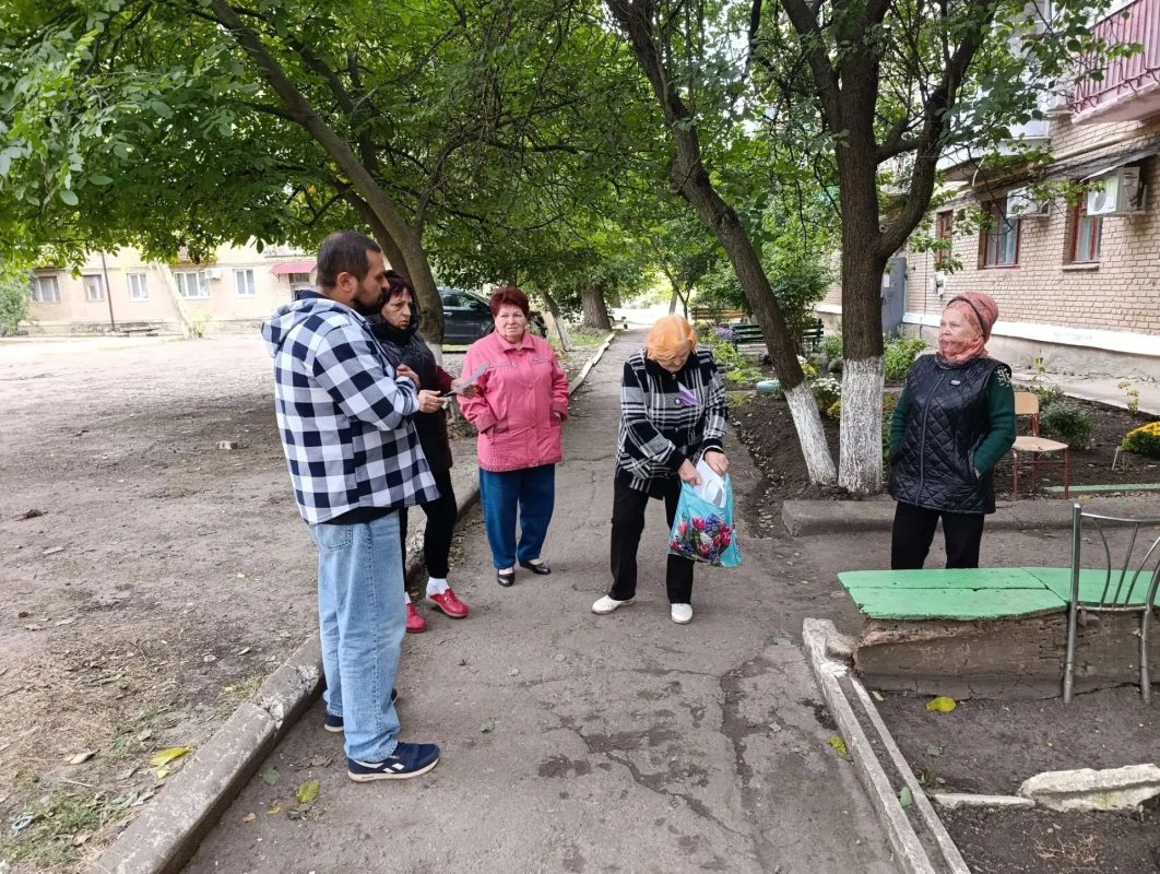 Председатель Общественного совета Александр Горянный провел встречу с жителями дома №11 по ул. Интернациональная